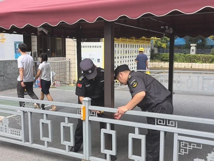 C:/Users/Administrator/Desktop/臺(tái)風(fēng)“貝碧嘉”來襲，南京保安積極應(yīng)對，“守”護(hù)萬家團(tuán)圓！/4.jpg4