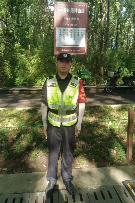 C:/Users/Administrator/Desktop/臺(tái)風(fēng)“貝碧嘉”來襲，南京保安積極應(yīng)對，“守”護(hù)萬家團(tuán)圓！/1.jpg1