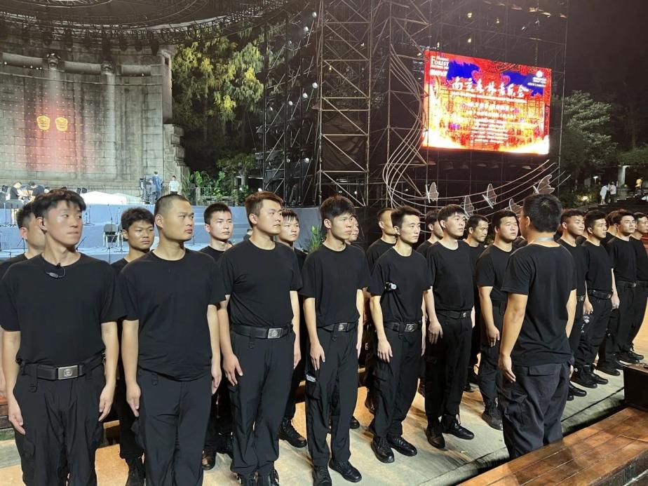 C:/Users/Administrator/Desktop/臺(tái)風(fēng)“貝碧嘉”來襲，南京保安積極應(yīng)對，“守”護(hù)萬家團(tuán)圓！/10.jpg10