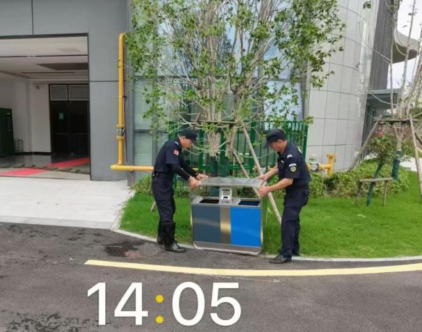 C:/Users/BA/Desktop/風(fēng)雨過后南京保安迅速行動(dòng)，恢復(fù)安“寧”面貌/4.jpg4