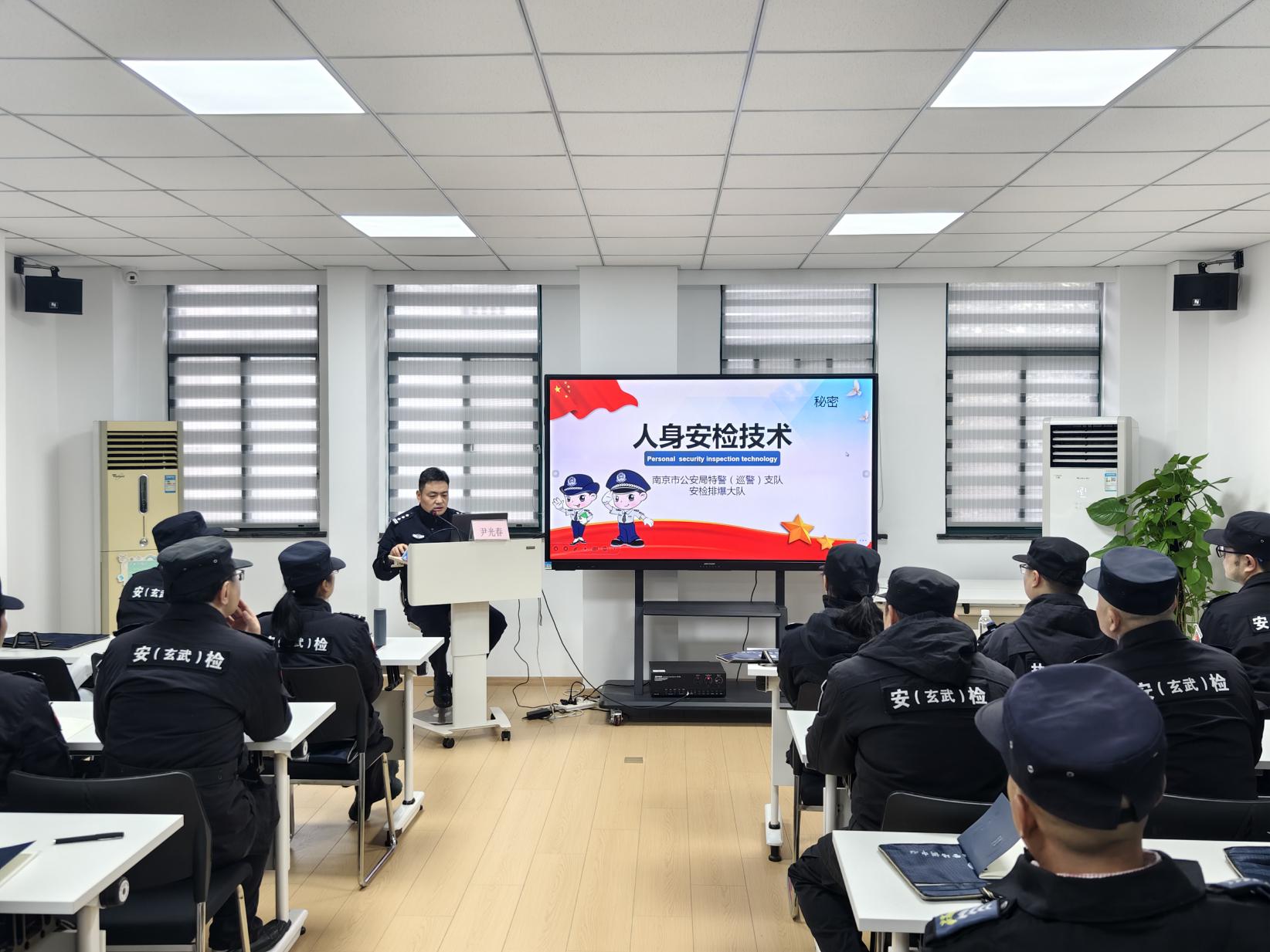 E:/25.12.10后 上傳網(wǎng)站留存/以專業(yè)守護(hù)安全 用實戰(zhàn)淬煉本領(lǐng)/照片/17b1ce49eeb5d40b2f805f1f18a45e11.jpg17b1ce49eeb5d40b2f805f1f18a45e11