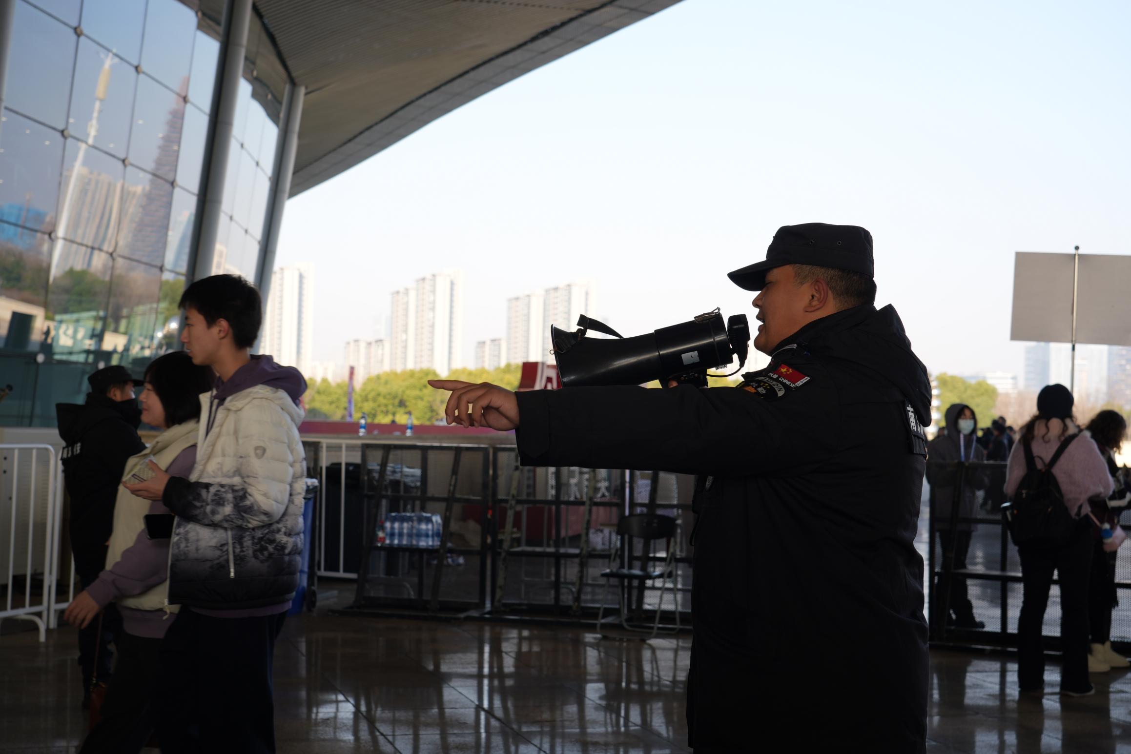 E:/25.12.10后 上傳網(wǎng)站留存/“安保鐵軍、硬核保障”2025系列報(bào)道四十一——乒超巔峰對決耀金陵 南京市保硬核護(hù)航筑平安/DSC06342.JPGDSC06342